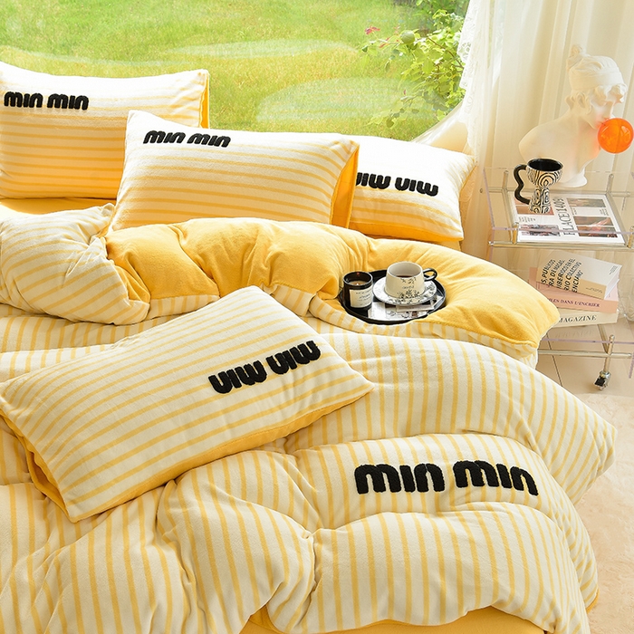 91家纺网 家纺一手货源 找家纺 炫拼 2024新款条纹minmin牛奶绒四件套 minmin黄