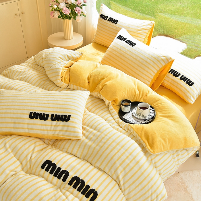 91家纺网 家纺一手货源 找家纺 炫拼 2024新款条纹minmin牛奶绒四件套 minmin黄