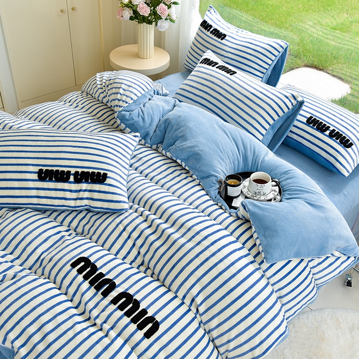 91家纺网 家纺一手货源 找家纺 炫拼 2024新款条纹minmin牛奶绒四件套 minmin蓝