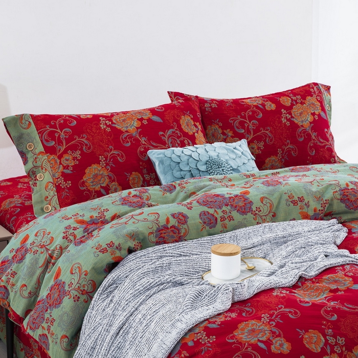 91家纺网 家纺一手货源 找家纺 鲁爱 2025新款全棉色织双层纱纽扣款四件套 陌上花开-红