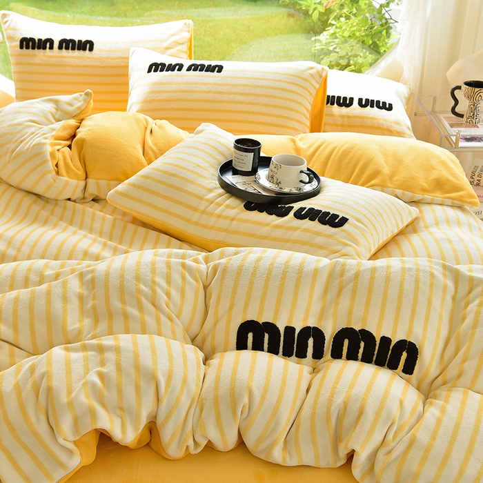 91家纺网 家纺一手货源 找家纺 炫拼 2024新款条纹minmin牛奶绒四件套 minmin黄