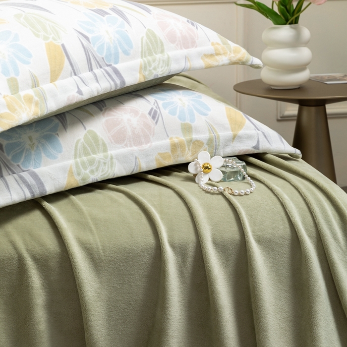 91家纺网 家纺一手货源 找家纺 宜家坊 2024新款加厚保暖印花牛奶绒四件套 郁香轻语-奶绿