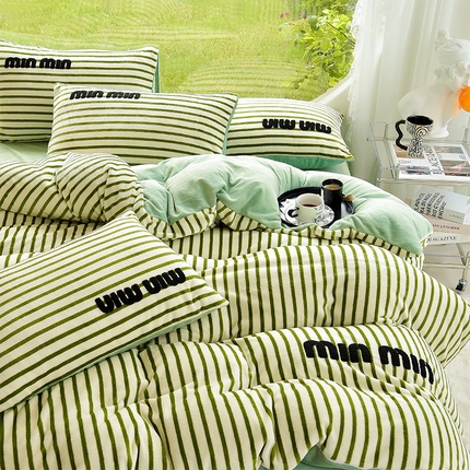 91家纺网 家纺一手货源 找家纺 炫拼 2024新款条纹minmin牛奶绒四件套 minmin绿