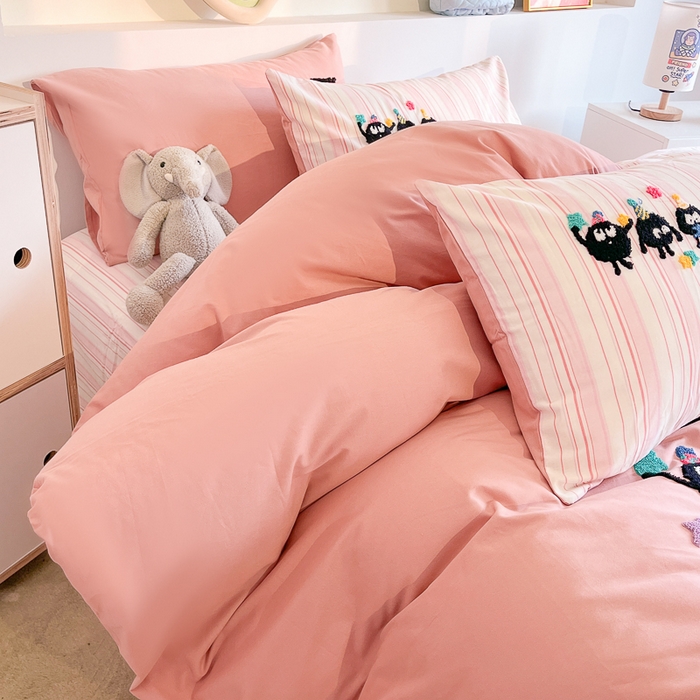 91家纺网 家纺一手货源 找家纺 千朵 2024新款全棉磨毛绣花毛巾绣四件套 粉色小煤球