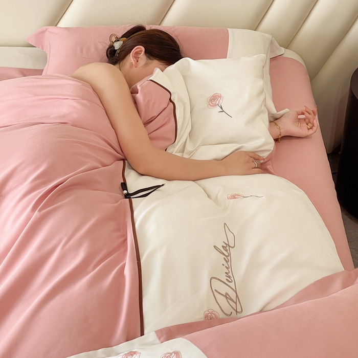 91家纺网 家纺一手货源 找家纺 遇见家居生活馆 2024新款亲肤棉刺绣四件套-蝶恋花 蝶恋花-浅豆沙