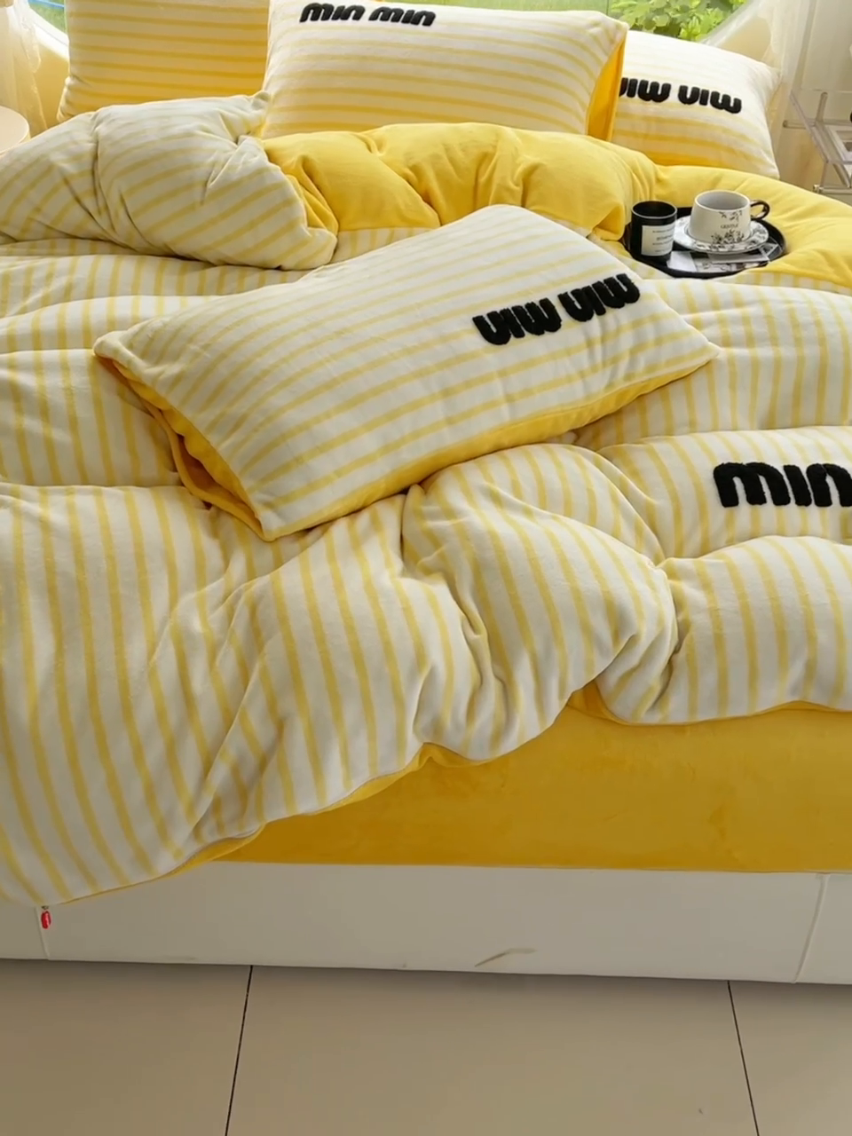 91家纺网 家纺一手货源 找家纺 炫拼 2024新款条纹minmin牛奶绒四件套 minmin黄