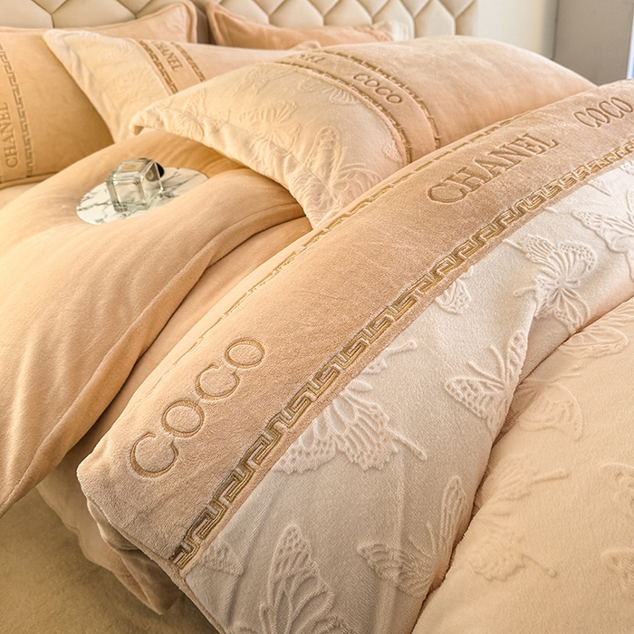 91家纺网 家纺一手货源 找家纺 宅家居 2024新款雕花拼接刺绣全消光A类高克重牛奶绒四件套-蝶之舞系列 蝶之舞-香槟