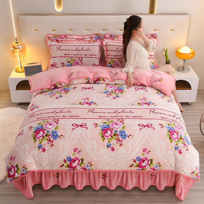 91家纺网 家纺一手货源 找家纺 芯诗曼2025新款8.5斤直播热款高克重牛奶绒法莱绒水晶金貂法莱绒四件套富贵牡丹