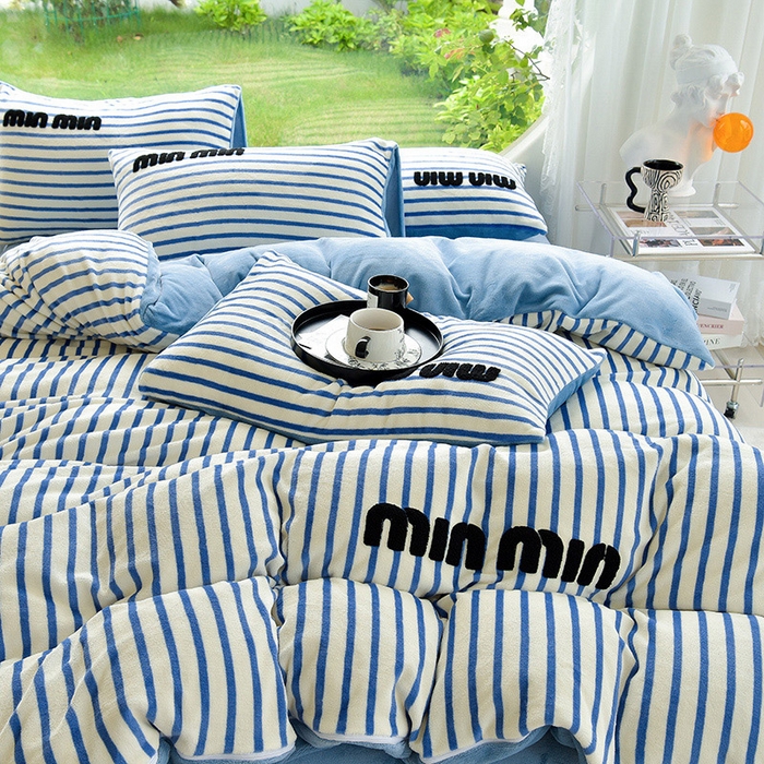91家纺网 家纺一手货源 找家纺 炫拼 2024新款条纹minmin牛奶绒四件套 minmin蓝