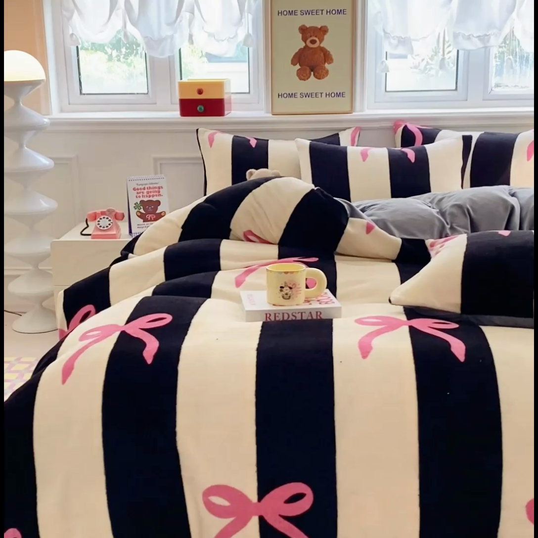 91家纺网 家纺一手货源 找家纺 利禾家纺 2025新款小清新双面牛奶绒印花四件套 蝶舞