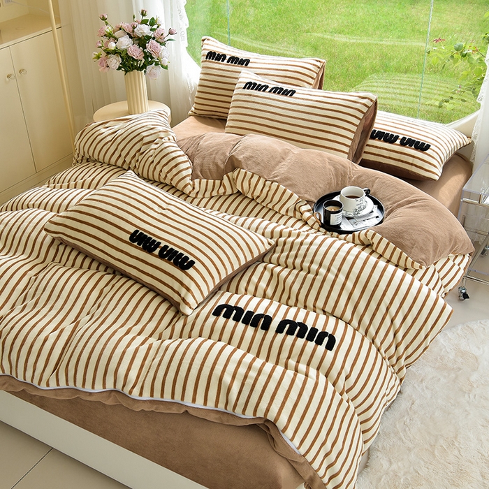 91家纺网 家纺一手货源 找家纺 炫拼 2024新款条纹minmin牛奶绒四件套 minmin咖