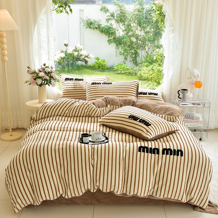 91家纺网 家纺一手货源 找家纺 炫拼 2024新款条纹minmin牛奶绒四件套 minmin咖