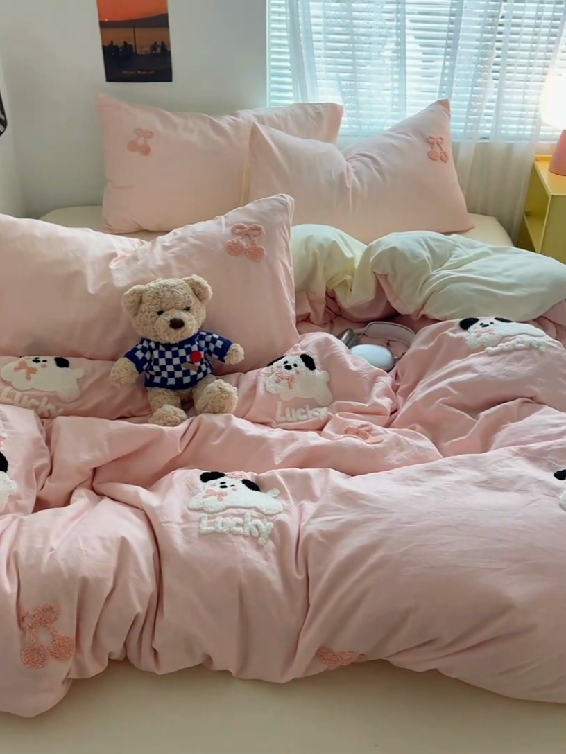 91家纺网 家纺一手货源 找家纺 优佳优品 2024新款水洗棉毛巾绣四件套（可提供买家秀） 樱桃奶狗