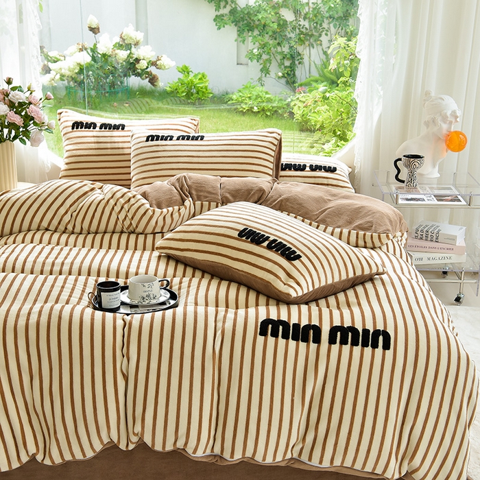 91家纺网 家纺一手货源 找家纺 炫拼 2024新款条纹minmin牛奶绒四件套 minmin咖
