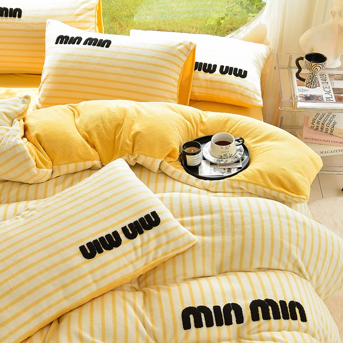 91家纺网 家纺一手货源 找家纺 炫拼 2024新款条纹minmin牛奶绒四件套 minmin黄