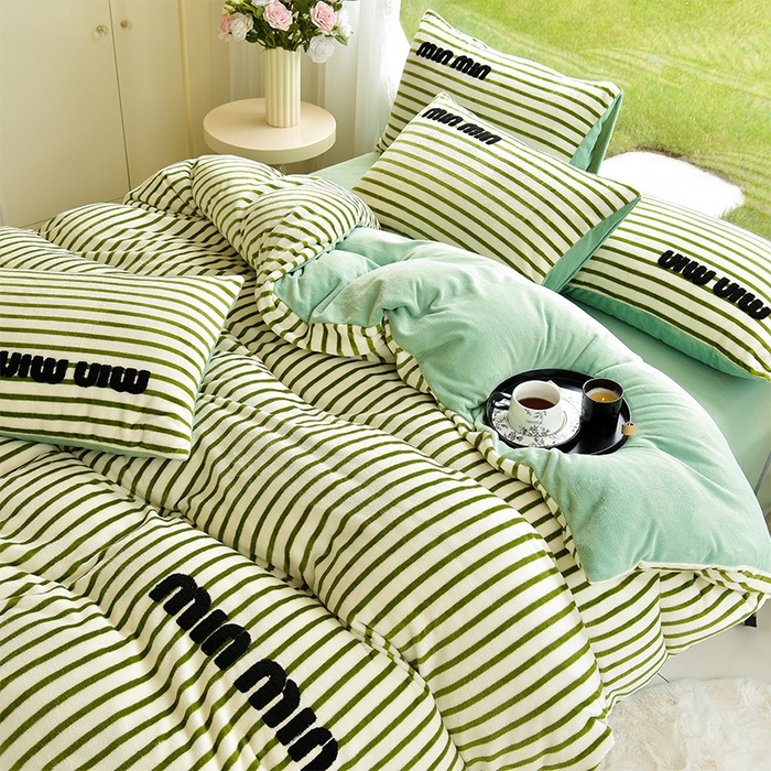 91家纺网 家纺一手货源 找家纺 炫拼 2024新款条纹minmin牛奶绒四件套 minmin绿