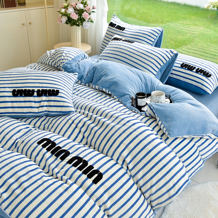 91家纺网 家纺一手货源 找家纺 炫拼 2024新款条纹minmin牛奶绒四件套 minmin蓝