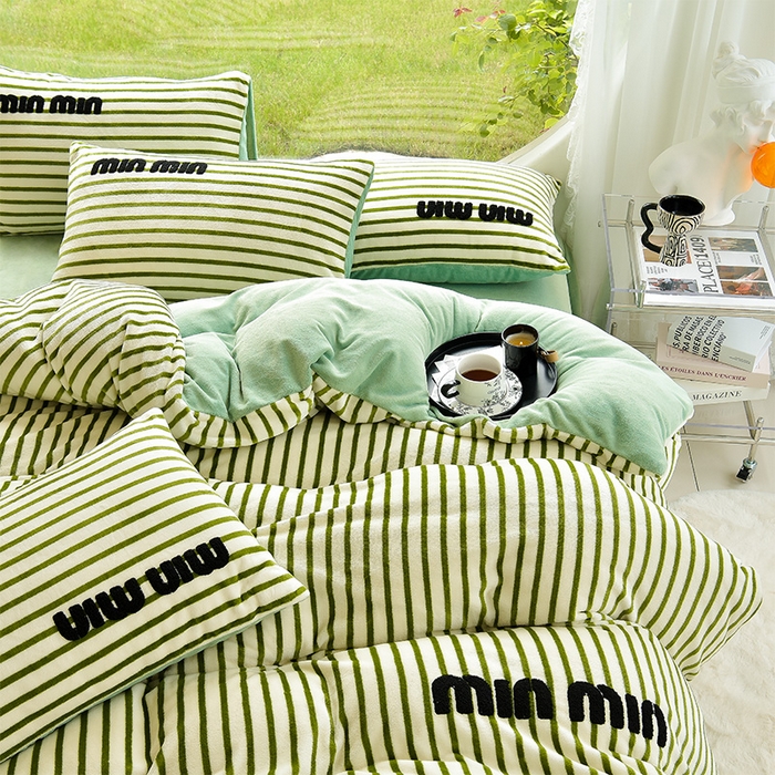 91家纺网 家纺一手货源 找家纺 炫拼 2024新款条纹minmin牛奶绒四件套 minmin绿