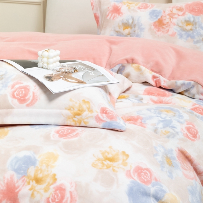 91家纺网 家纺一手货源 找家纺 宜家坊 2024新款加厚保暖印花牛奶绒四件套 秘密花园