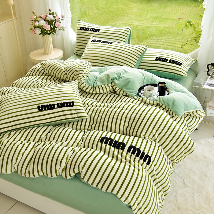 91家纺网 家纺一手货源 找家纺 炫拼 2024新款条纹minmin牛奶绒四件套 minmin绿