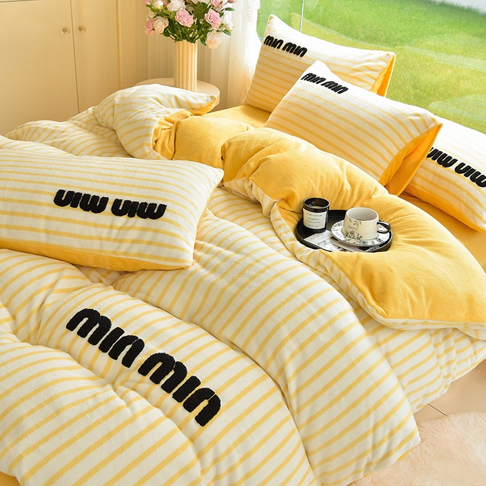 91家纺网 家纺一手货源 找家纺 炫拼 2024新款条纹minmin牛奶绒四件套 minmin黄