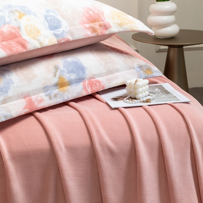 91家纺网 家纺一手货源 找家纺 宜家坊 2024新款加厚保暖印花牛奶绒四件套 秘密花园