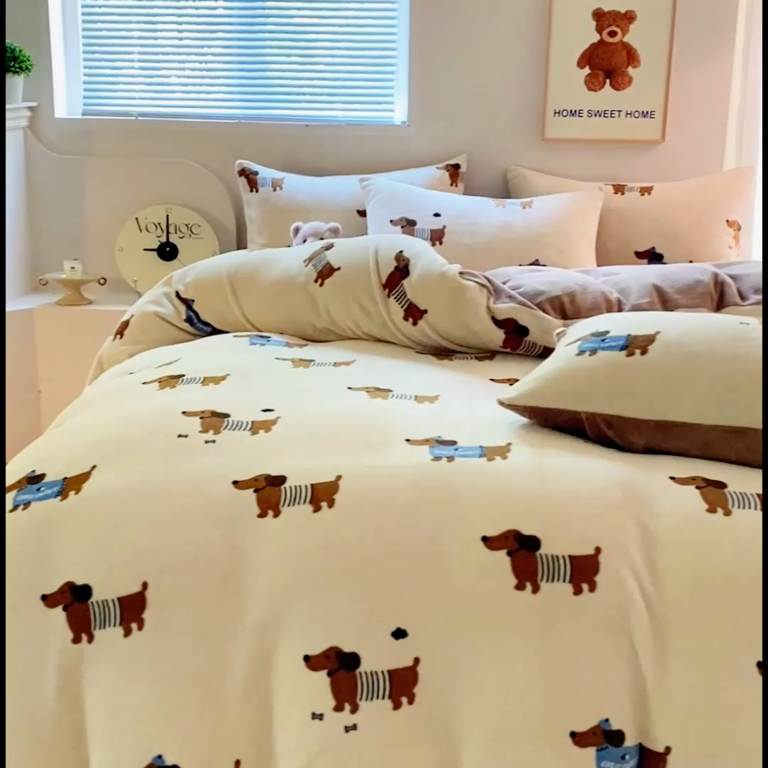 91家纺网 家纺一手货源 找家纺 利禾家纺 2024新款小清新双面牛奶绒印花四件套 快乐小狗