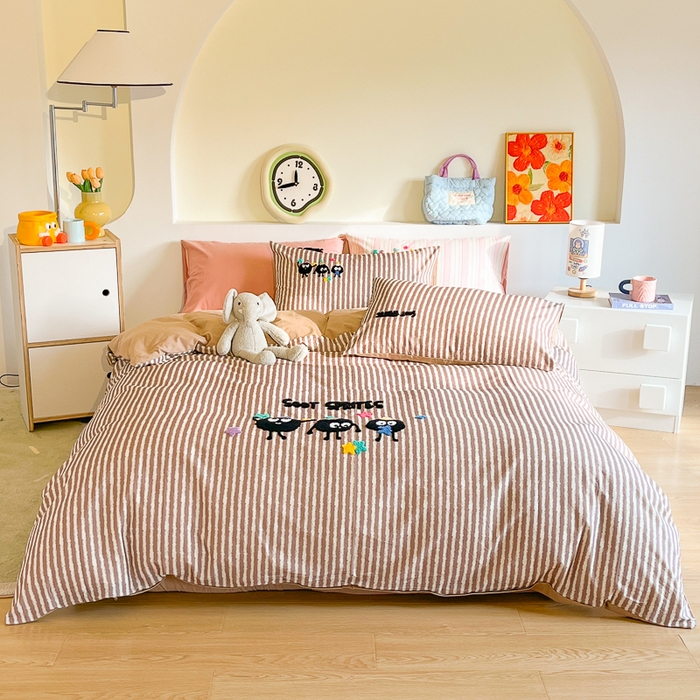 91家纺网 家纺一手货源 找家纺 千朵 2024新款全棉磨毛绣花毛巾绣四件套 咖条小煤球