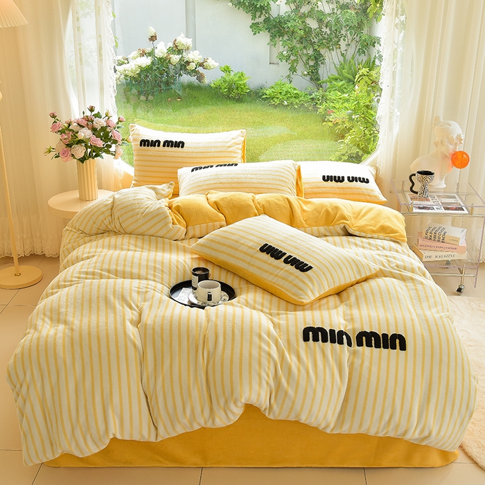91家纺网 家纺一手货源 找家纺 炫拼 2024新款条纹minmin牛奶绒四件套 minmin黄