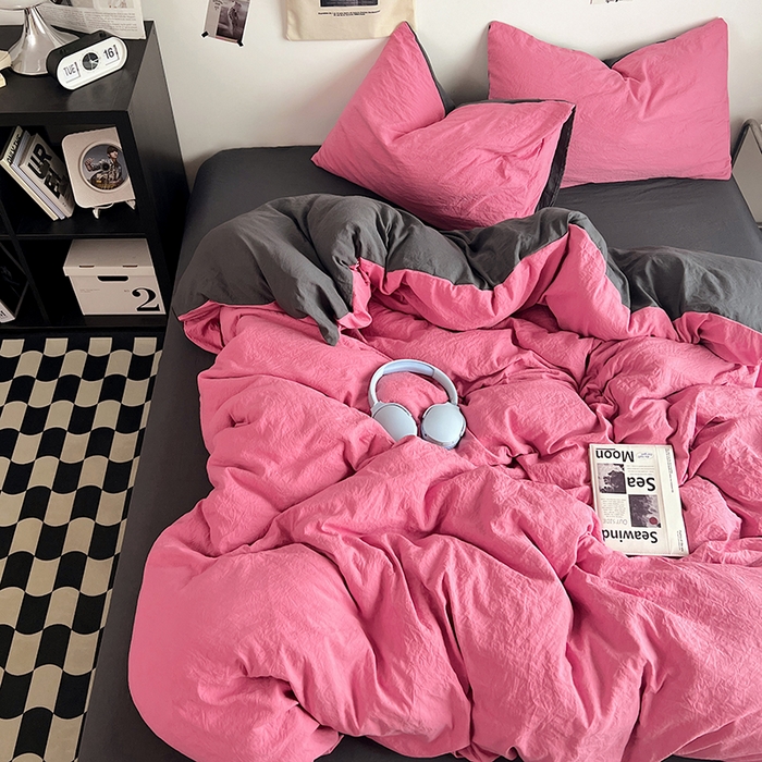 91家纺网 家纺一手货源 找家纺 优佳优品 2024新款ins风超柔褶皱亲肤磨毛水洗棉四件套 玫红深灰