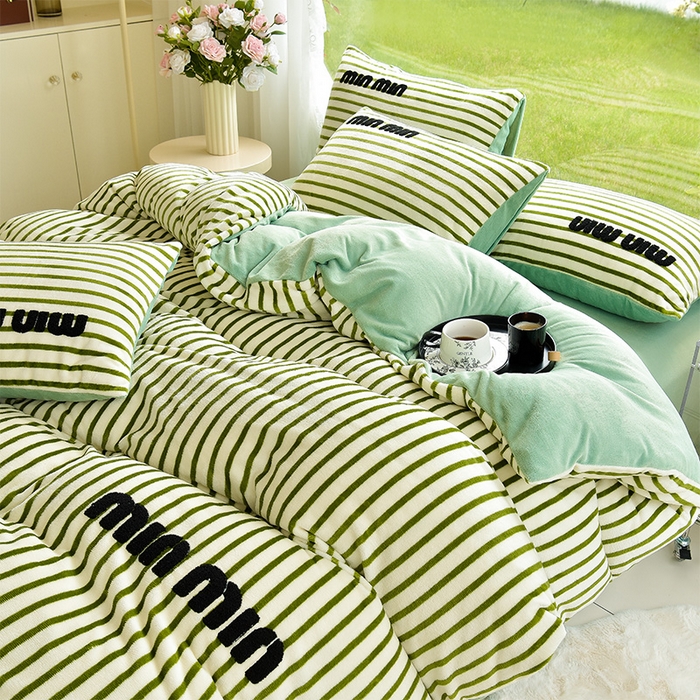 91家纺网 家纺一手货源 找家纺 炫拼 2024新款条纹minmin牛奶绒四件套 minmin绿