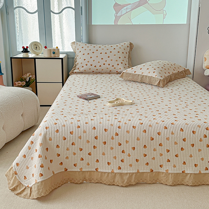 91家纺网 家纺一手货源 找家纺 源舜 2025新款云感皱皱纱法式床盖三件套 梦幻爱心