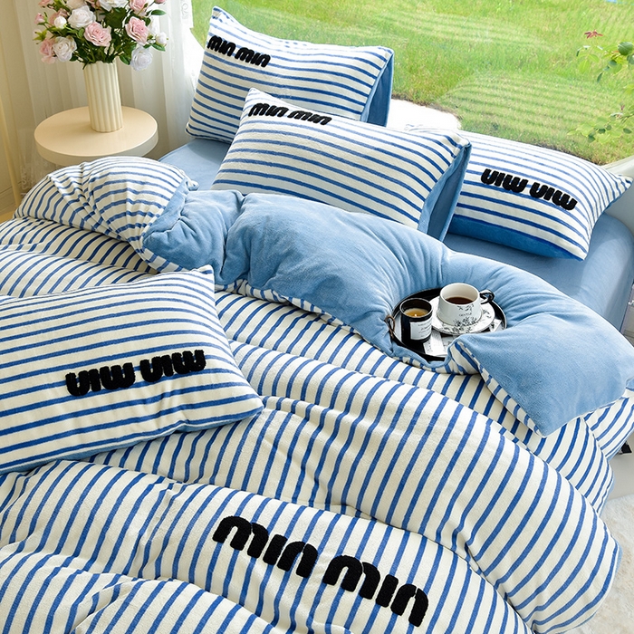 91家纺网 家纺一手货源 找家纺 炫拼 2024新款条纹minmin牛奶绒四件套 minmin蓝