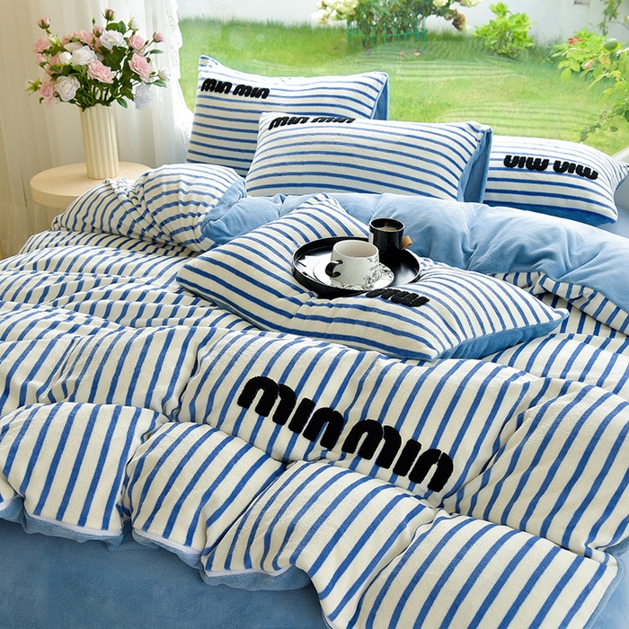 91家纺网 家纺一手货源 找家纺 炫拼 2024新款条纹minmin牛奶绒四件套 minmin蓝