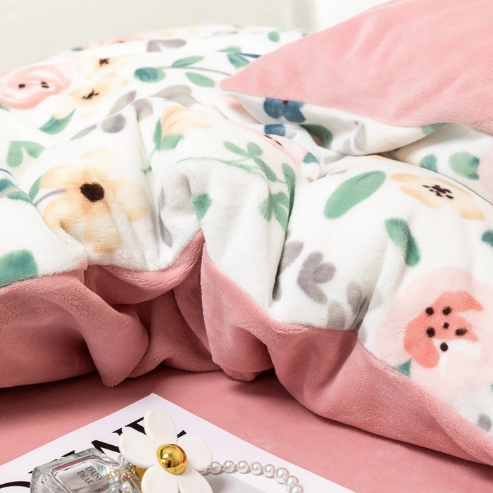 91家纺网 家纺一手货源 找家纺 宜家坊 2024新款加厚保暖印花牛奶绒四件套 甜蜜花语