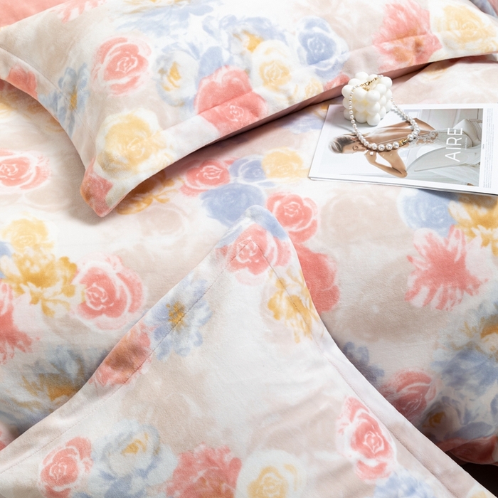 91家纺网 家纺一手货源 找家纺 宜家坊 2024新款加厚保暖印花牛奶绒四件套 秘密花园