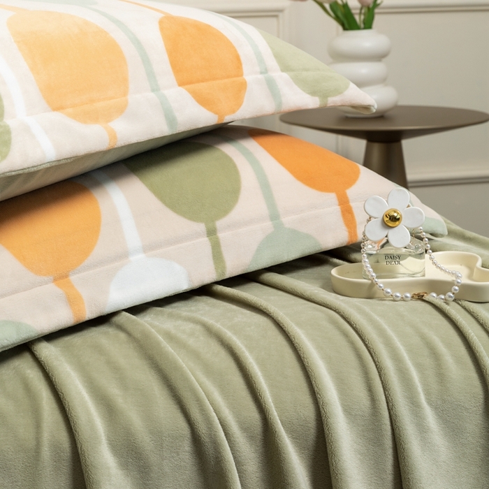 91家纺网 家纺一手货源 找家纺 宜家坊 2024新款加厚保暖印花牛奶绒四件套 迷境-奶绿