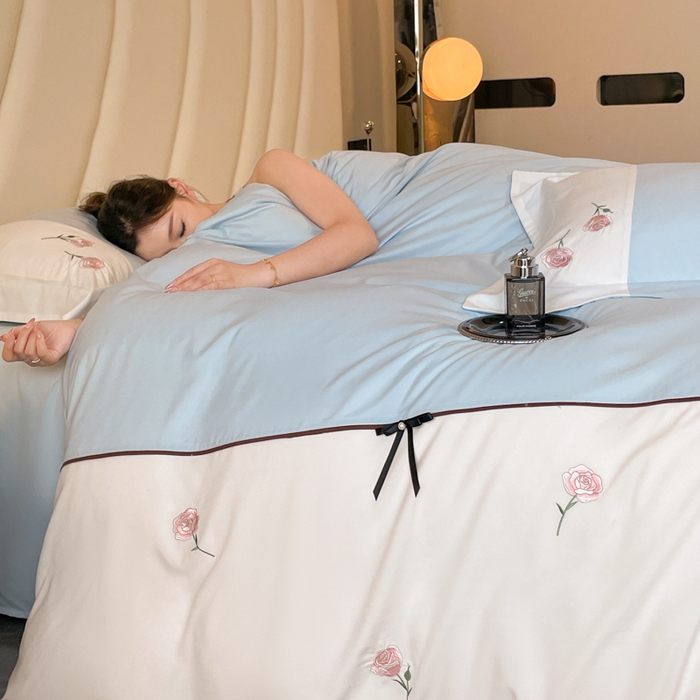 91家纺网 家纺一手货源 找家纺 遇见家居生活馆 2024新款亲肤棉刺绣四件套-蝶恋花 蝶恋花-天空蓝