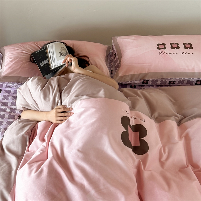 91家纺网 家纺一手货源 找家纺 窝米 2025春季新品全棉13372大版专版数码幸运草系列四件套-岚 岚-桃夭