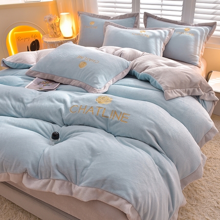 91家纺网 家纺一手货源 找家纺 （总）简爱 2025新款牛奶绒纯色双拼拼角工艺款四件套-初暖