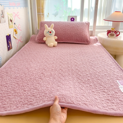 91家纺网 家纺一手货源 找家纺 （总）赫梵茜 2024新款90✖200学生牛奶绒床盖