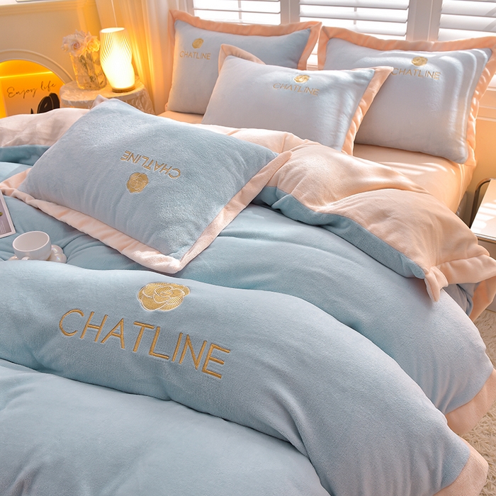 91家纺网 家纺一手货源 找家纺 （总）简爱 2025新款牛奶绒纯色双拼拼角工艺款四件套-初暖