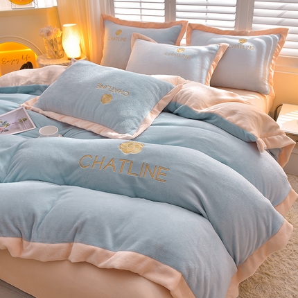 91家纺网 家纺一手货源 找家纺 （总）简爱 2025新款牛奶绒纯色双拼拼角工艺款四件套-初暖