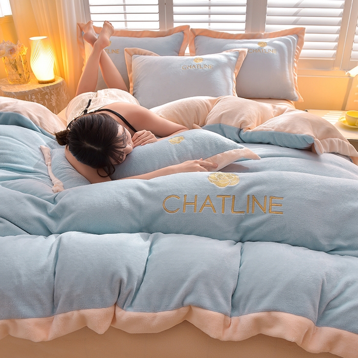 91家纺网 家纺一手货源 找家纺 （总）简爱 2025新款牛奶绒纯色双拼拼角工艺款四件套-初暖