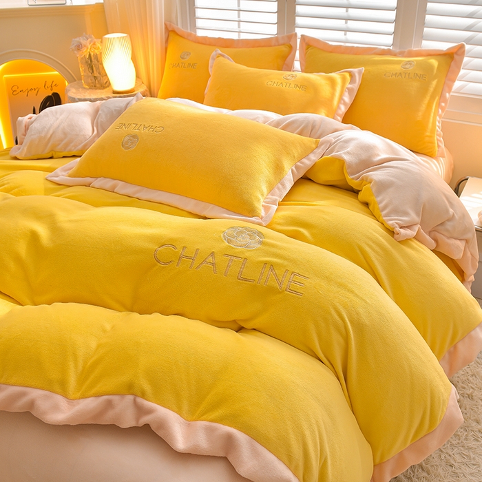 91家纺网 家纺一手货源 找家纺 简爱 2025新款牛奶绒纯色双拼拼角工艺款四件套-初暖 明亮黄奶白