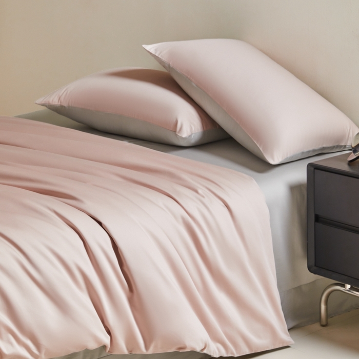 91家纺网 家纺一手货源 找家纺 秀色家纺 2025新款60支贡缎简约轻奢纯色长绒棉床上四件套全棉纯棉床笠款床品 量大价更优 米朵-蕊粉灰