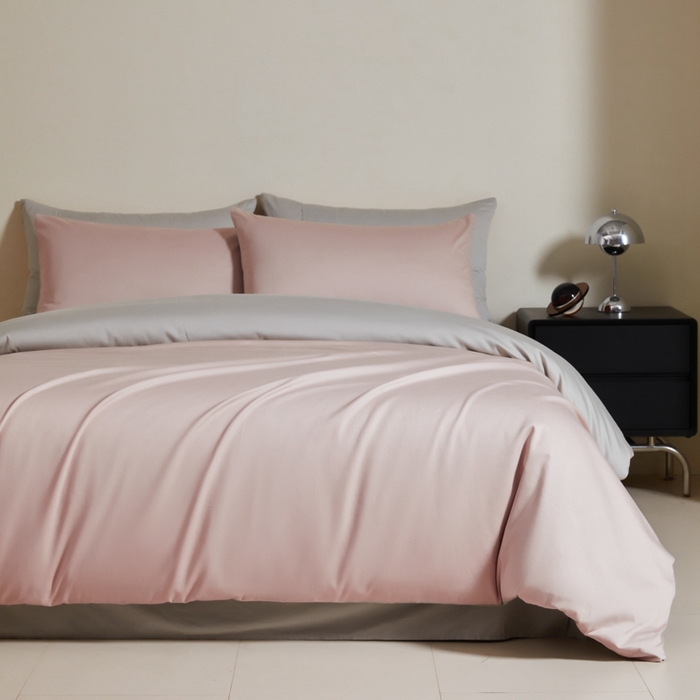 91家纺网 家纺一手货源 找家纺 秀色家纺 2025新款60支贡缎简约轻奢纯色长绒棉床上四件套全棉纯棉床笠款床品 量大价更优 米朵-蕊粉灰