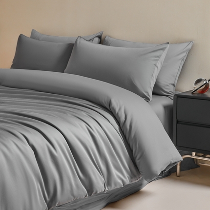 91家纺网 家纺一手货源 找家纺 秀色家纺 2025新款60支贡缎简约轻奢纯色长绒棉床上四件套全棉纯棉床笠款床品 量大价更优 米朵-静谧蓝+烟墨灰