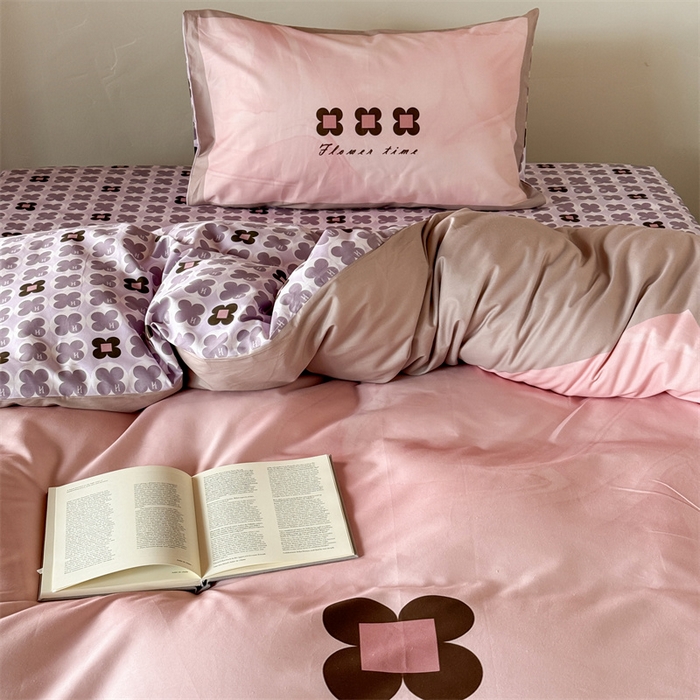 91家纺网 家纺一手货源 找家纺 窝米 2025春季新品全棉13372大版专版数码幸运草系列四件套-岚 岚-桃夭