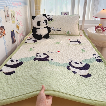 91家纺网 家纺一手货源 找家纺 赫梵茜 2024新款90✖200学生牛奶绒床盖熊猫乐园